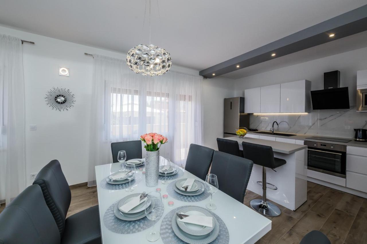 Luxury Apartment Maris Kastela Luaran gambar